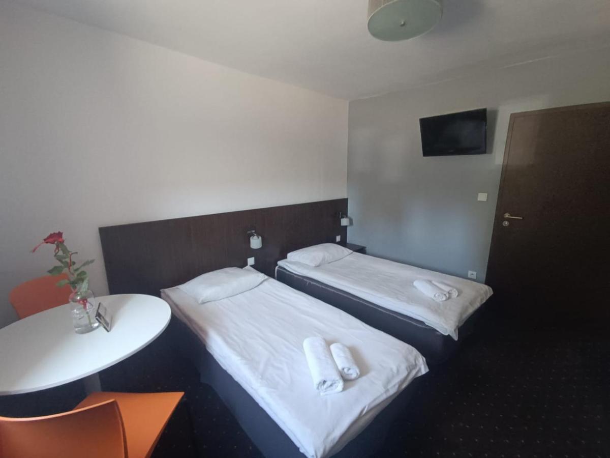 Aparthotel Strefa Budget Tychy Esterno foto