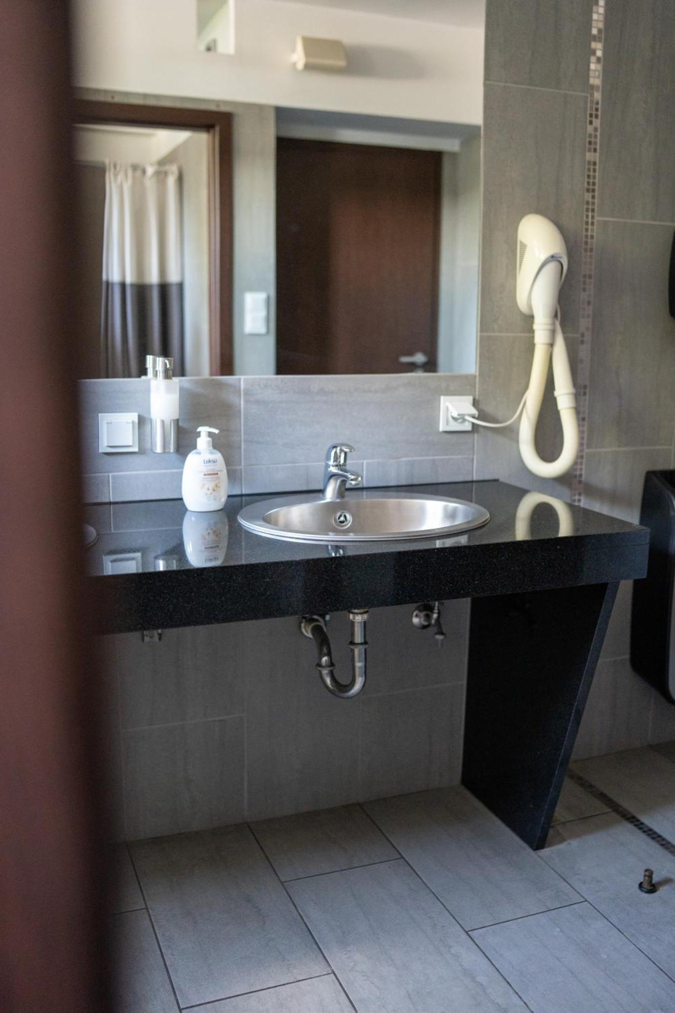 Aparthotel Strefa Budget Tychy Esterno foto